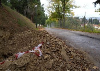 Τρίκαλα: Μετ’ …ελαφρών εμποδίων η κίνηση σε τμήμα της οδού Προφήτη Ηλία (ΕΙΚΟΝΕΣ)