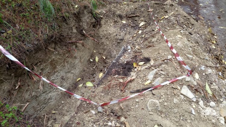 Τρίκαλα: Μετ’ …ελαφρών εμποδίων η κίνηση σε τμήμα της οδού Προφήτη Ηλία (ΕΙΚΟΝΕΣ)