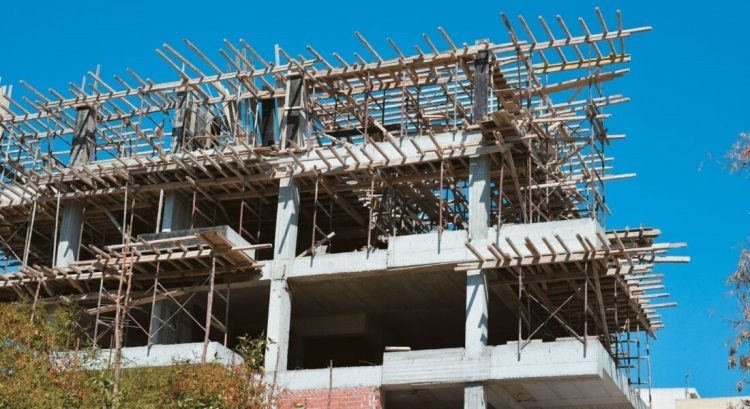 Θεσσαλία: Ανέκαμψε η οικοδομή τον Αύγουστο, πτώση στο 8μηνο