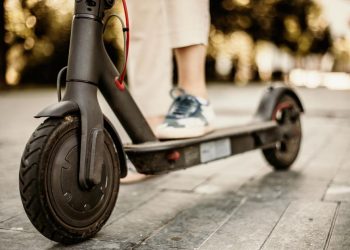 Της έκλεψαν και το ηλεκτρικό πατίνι και το σακίδιο με όλα τα αξεσουάρ!