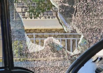 Εκτροπή λεωφορείου με 40 επιβάτες – Επί τόπου αστυνομία, πυροσβεστική και ΕΚΑΒ (ΕΙΚΟΝΕΣ)