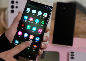 Το κουμπί ενεργοποίησης στα κινητά Samsung αποκτά νέα λειτουργία