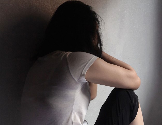 «Θα σε σκοτώσω μπροστά στα παιδιά – Φύγετε για να μην το δείτε» – 43χρονος πατέρας απείλησε τη σύζυγό του