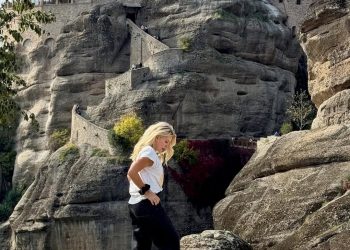Μετέωρα: Η Ελένη Μενεγάκη βρέθηκε “εκεί όπου ο ουρανός αγγίζει την γη” (ΕΙΚΟΝΕΣ)