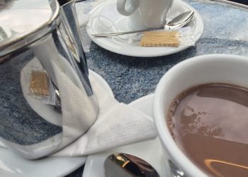 Πόσο κοστίζει μια ζεστή σοκολάτα στα Ηλύσια Πεδία;