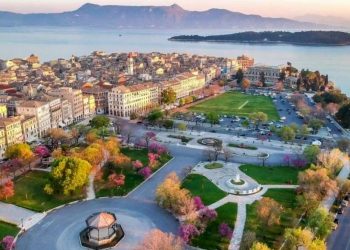 Το γνωρίζετε; Στην Ελλάδα η μεγαλύτερη πλατεία των Βαλκανίων