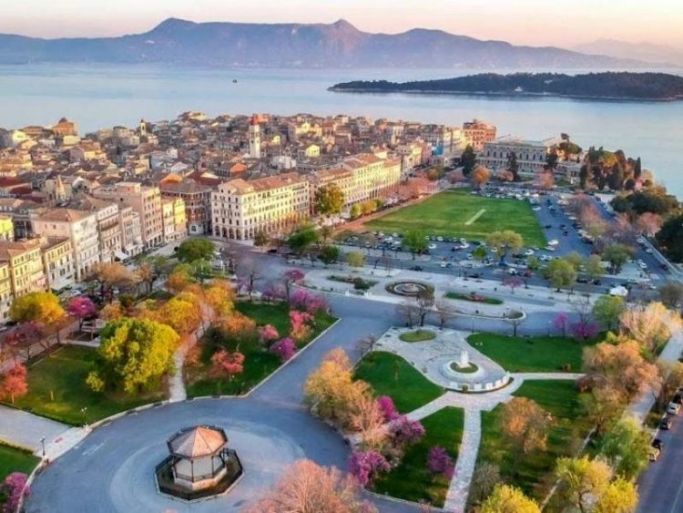Το γνωρίζετε; Στην Ελλάδα η μεγαλύτερη πλατεία των Βαλκανίων