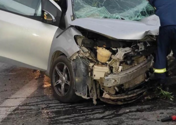 Τροχαίο στους Ταξιάρχες: Ι.Χ.Ε. καρφώθηκε στη διαχωριστική νησίδα στην Ε.Ο. Τρικάλων–Λάρισας (ΔΕΙΤΕ ΕΙΚΟΝΑ)