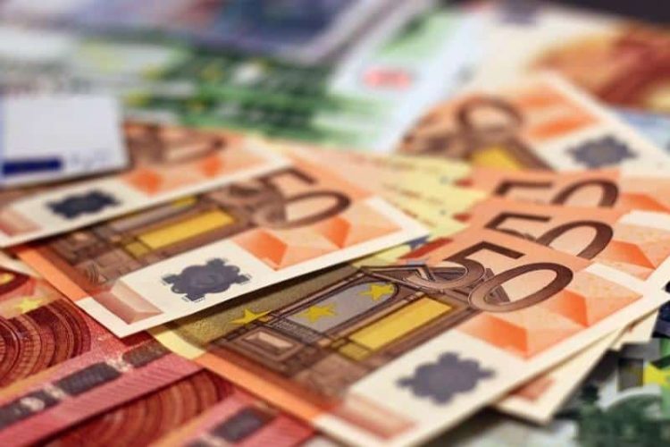 ΟΠΕΚΑ: Επίδομα έως 750€ το μήνα σε οικογένειες- Ποιοι οι δικαιούχοι