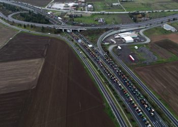 Αγρότες: Κλιμακώνουν παρά την καταστολή εντείνοντας την πίεση στην κυβέρνηση – Ο χάρτης των μπλόκων