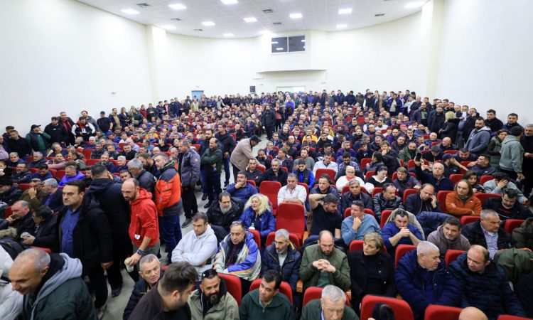 Δεν θα πάνε στο Μαξίμου οι αγρότες – Κλιμακώνουν τις κινητοποιήσεις