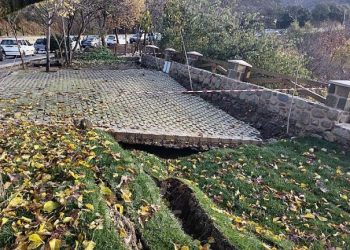 Μετέωρα: Καθίζηση του τοιχίου στην Ιερά Μονή Βαρλαάμ (ΕΙΚΟΝΕΣ)