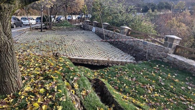 Μετέωρα: Καθίζηση του τοιχίου στην Ιερά Μονή Βαρλαάμ (ΕΙΚΟΝΕΣ)