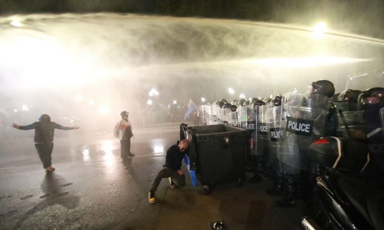 Γεωργία: Έρευνα για τις καταγγελίες του BBC περί χρήσης «χημικού όπλου του Α’ Π.Π.» κατά διαδηλωτών