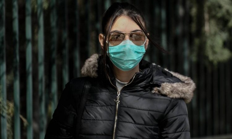 Ανησυχία επιστημόνων για τη μετάδοση της γρίπης κατά τις γιορτές – Ποιες είναι οι ομάδες κινδύνου