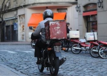 «Μαζί με το πιτόγυρo φέρε και….!» – Η απαίτηση Θεσσαλής από ντελιβερά που άναψε φωτιές στα social media