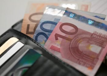 Πότε και πόσο αυξάνονται τα επιδόματα το 2026 – Δείτε αναλυτικά