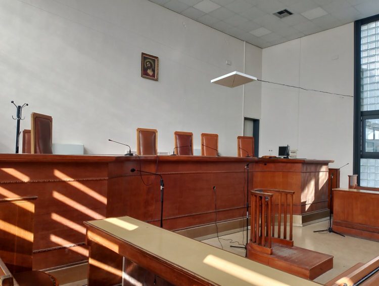 Ένοχος για τα σκυλιά που τραυμάτισαν θανάσιμα την μητέρα του – Απαλλαγή λόγω ψυχικής οδύνης