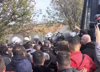 Μπλόκα: Κλειστή η εθνική σε Νίκαια και Ε65 – Τρακτέρ και αγρότες σήμερα έξω από τα δικαστήρια της Λάρισας για τους δύο συλληφθέντες συναδέλφους 