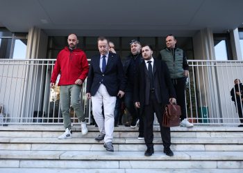 Αναβολή στο αυτόφωρο για τους αγρότες – Την Πέμπτη το δικαστήριο (ΕΙΚΟΝΕΣ – ΒΙΝΤΕΟ)