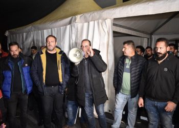 Αγρότες στη Νίκαια Λάρισας: «Θα γεμίσει με μπλόκα όλη η Ελλάδα – Έρχονται και άλλα τρακτέρ αύριο – Μαρούδας: «Είμαστε 3-0 μέχρι τώρα, πάμε καλά (ΕΙΚΟΝΕΣ – ΒΙΝΤΕΟ)