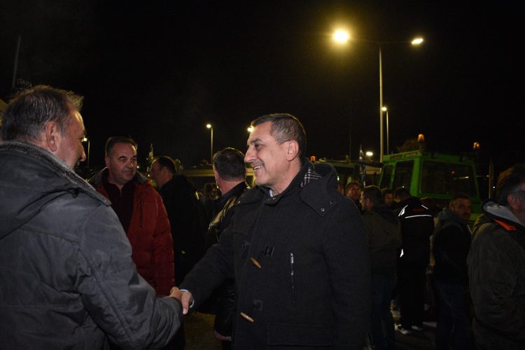 Κουρέτας από το αγροτικό μπλόκο της Νίκαιας: «Την επόμενη φορά θα είμαι μπροστά εγώ, να χτυπήσουν πρώτα εμένα»