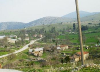 Το θεσσαλικό χωριό που απλώνεται σαν ξεχασμένο πετράδι και μετρά μόλις δυο ψυχές και ο οικισμός με σπίτια που μοιάζουν να έχουν στεγνώσει (ΕΙΚΟΝΕΣ)  