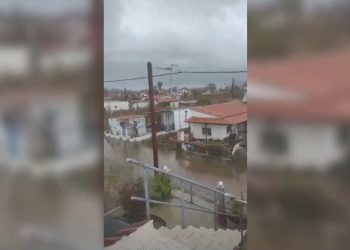 «Βενετία» ήδη τα Μεσάγγαλα και ακόμη δεν έχει ενταθεί το φαινόμενο στην περιοχή – Η εικόνα στον Πλαταμώνα (ΒΙΝΤΕΟ)