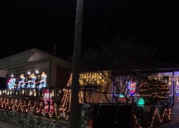 Το χριστουγεννιάτικο σπίτι που σας υποδέχεται στην Καλαμπάκα (ΕΙΚΟΝΕΣ – ΒΙΝΤΕΟ)