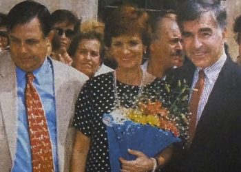 Ο υποψήφιος πρόεδρος των ΗΠΑ που είχε μητέρα από την Θεσσαλία και πήρε μαζί του στην Αμερική το… παράθυρο του πατρικού σπιτιού του!