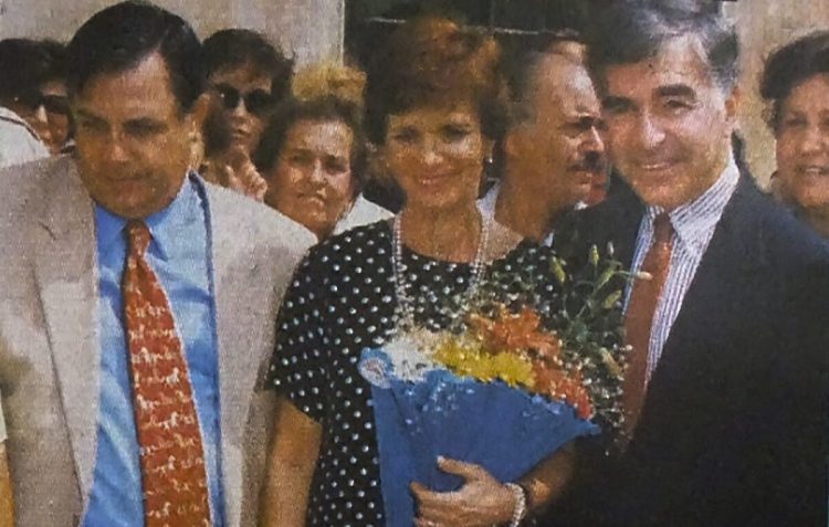 Ο υποψήφιος πρόεδρος των ΗΠΑ που είχε μητέρα από την Θεσσαλία και πήρε μαζί του στην Αμερική το… παράθυρο του πατρικού σπιτιού του!