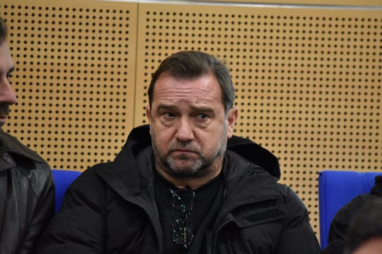 Νίκος Πλακιάς στο Περιφερειακό Συμβούλιο: Ο Αγοραστός ήξερε για μήνες που πέταξαν τα υπολείμματα των παιδιών μας, αλλά σιώπησε – Η θύελλα που ξεσήκωσε ο πρώην περιφερειάρχης (ΕΙΚΟΝΕΣ – ΒΙΝΤΕΟ)