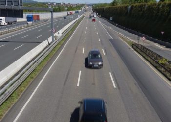 Συναγερμός για αυτοκίνητο που μπήκε αντίθετα στην εθνική έξω από τη Λάρισα – Έκλεισαν τα διόδια
