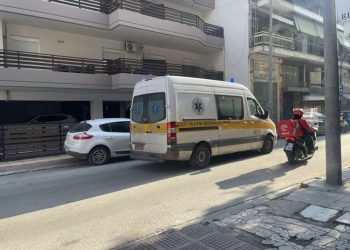 Νεκρός 54χρονος: Βρέθηκε στο κενό πέφτοντας από την ταράτσα σε πάρκινγκ πολυκατοικίας (ΕΙΚΟΝΕΣ)