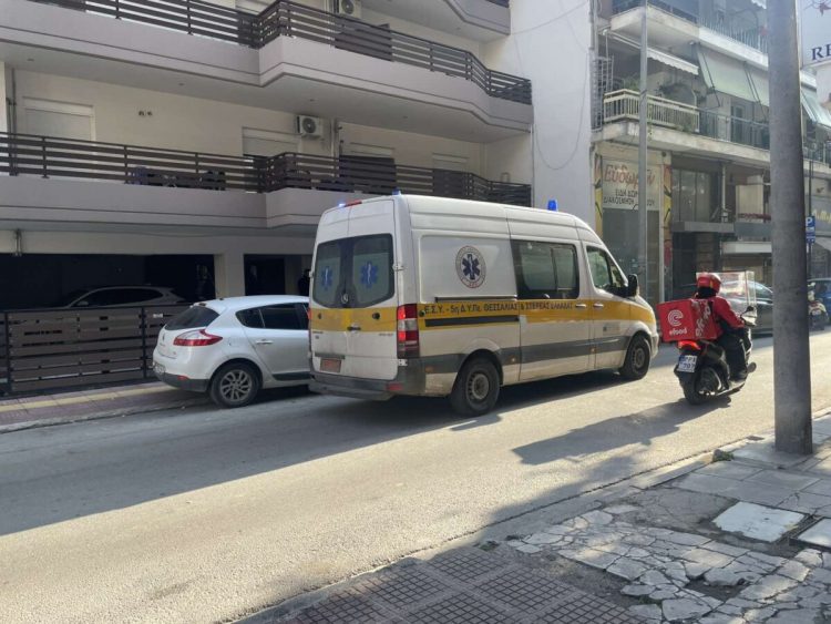 Νεκρός 54χρονος: Βρέθηκε στο κενό πέφτοντας από την ταράτσα σε πάρκινγκ πολυκατοικίας (ΕΙΚΟΝΕΣ)