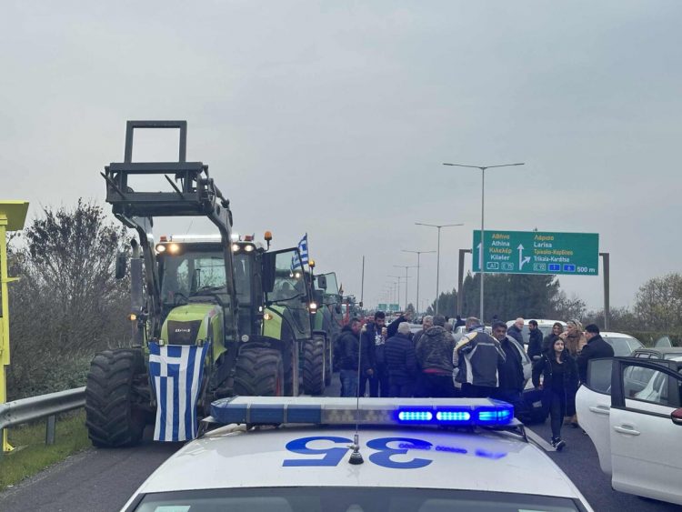 Τα τρακτέρ στο δρόμο για τη σήραγγα των Τεμπών (ΕΙΚΟΝΕΣ – ΒΙΝΤΕΟ)