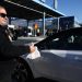 Αγροτικές κινητοποιήσεις: Άνοιξαν τα διόδια Μακρυχωρίου και μοίρασαν προϊόντα – «Υπάρχει ενότητα και συνεχίζουμε τον αγώνα μας» (φωτ. & βίντεο)