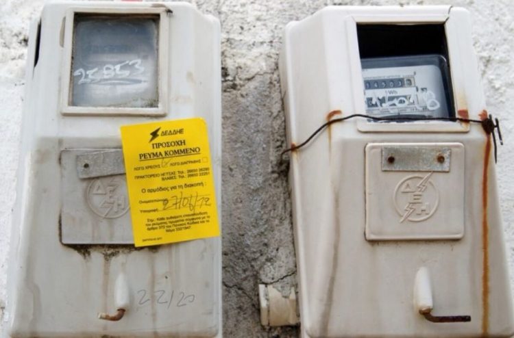Ντροπή: Έκοψαν το ρεύμα σε άπορα αδέλφια με προβλήματα υγείας στον Τύρναβο – Πληρώθηκε με… έρανο η οφειλή