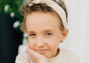ΗΠΑ: Θλίψη για τον θάνατο της 9χρονης influencer Brie Bird μετά από μάχη με τον καρκίνο
