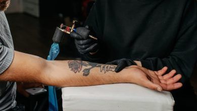 Μελάνωμα και τατουάζ: Τι πρέπει να ξέρουν όσοι σκέφτονται να κάνουν σχέδιο στο δέρμα – Πώς συνδέονται με αυξημένο κίνδυνο καρκίνου