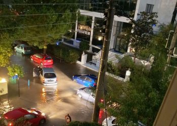 Η κακοκαιρία Byron σαρώνει την Ελλάδα – Πλημμύρες, κλειστά σχολεία και μηνύματα του «112»