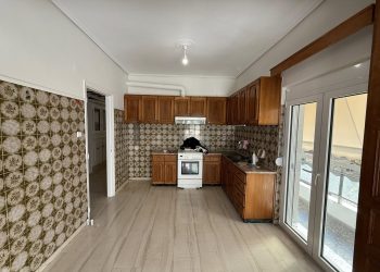 ΕΝΟΙΚΙΑΖΕΤΑΙ Διαμέρισμα 1ου ορόφου, 122 τ.μ. κοντά στην πλατεία Χατζηπέτρου