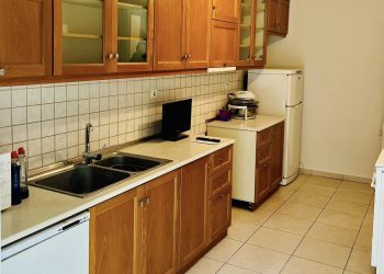 Ενοικιάζεται γωνιακό διαμέρισμα 110 τ.μ., πλήρως ανακαινισμένο στο κέντρο των Τρικάλων