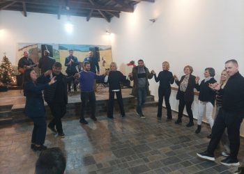 Ζεστή και συνάμα φωτεινή η εκδήλωση για το άναμμα του Χριστουγεννιάτικου Δέντρου στο Ρίζωμα (ΕΙΚΟΝΕΣ)