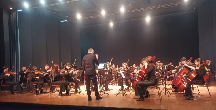 Εορταστική συναυλία: Ακόμη ένα δυνατό χειροκρότημα για την Συμφωνική Ορχήστρα Νέων Τρικάλων (ΕΙΚΟΝΕΣ)