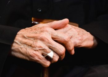 Η άνοια «απειλεί» την Ιαπωνία: Πώς μπορεί η τεχνολογία να βοηθήσει