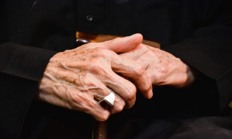 Η άνοια «απειλεί» την Ιαπωνία: Πώς μπορεί η τεχνολογία να βοηθήσει