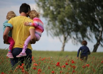 ΟΠΕΚΑ: Πληρώνεται η έκτη ΣΤ δόση του Επιδόματος Παιδιού 2025. Πότε εμφανίζονται τα χρήματα στα ΑΤΜ