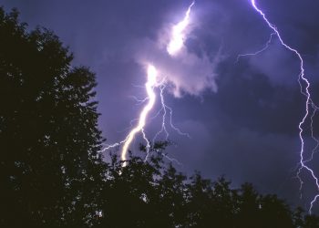 Έκτακτο δελτίο επιδείνωσης καιρού: Έρχονται… Χριστουγεννιάτικα ισχυρές βροχές και καταιγίδες – Στον «χάρτη» οι Περιφερειακές Ενότητες Τρικάλων και Καρδίτσας