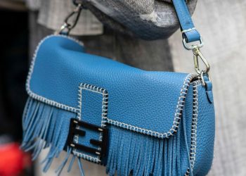 Τσάντες με κρόσια παντού: η νέα εμμονή των fashionistas